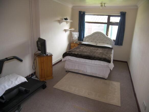 BEDROOM 2