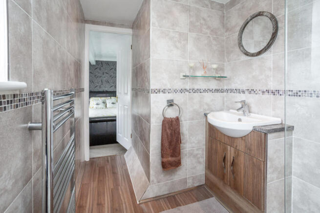 bedroom 1 ensuite b