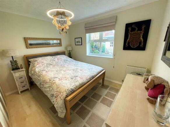 bed 1.jpg