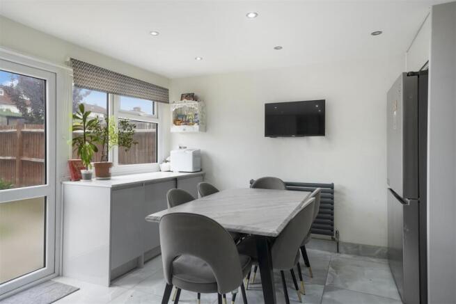 25 Horsenden Crescent - mH9os0rIwRGwtYoZsi7X.jpg