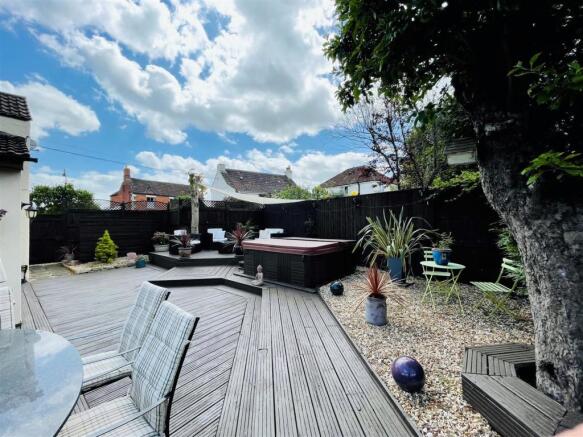23churchgdn1.jpg
