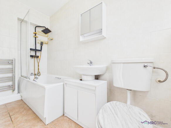 2 bed Terraced to rent Image 10