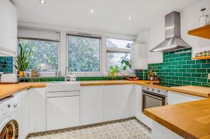 45, Blenheim Court, London N19 4HR