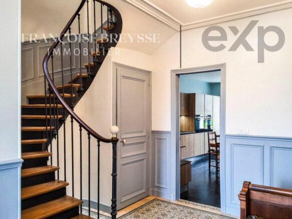 Hall d'entrée avec escalier