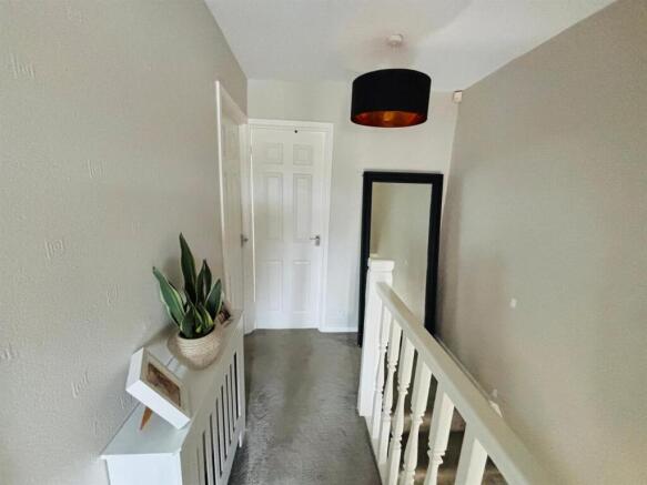 3 bed Town House for sale Image 7