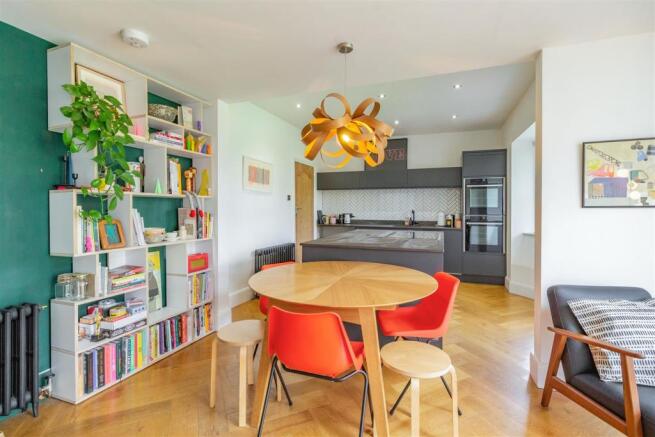 8504169-interior32.jpg