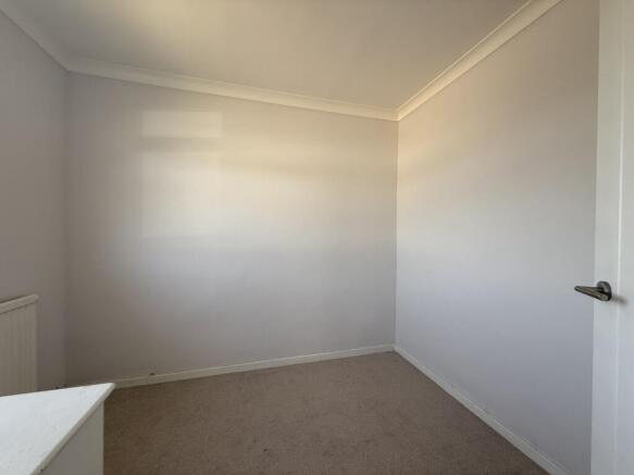 3 bed Semi-Detached to rent Image 6