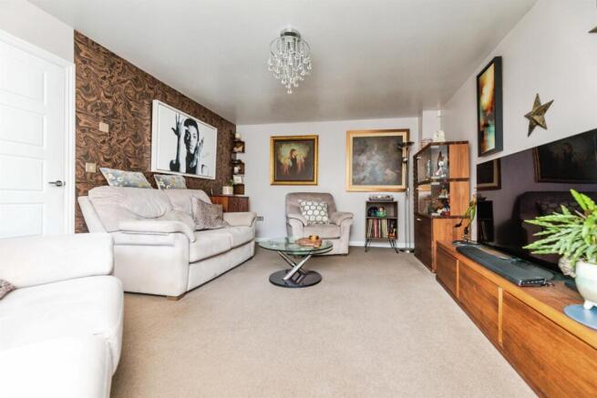 4 bed Detached for sale Image 5