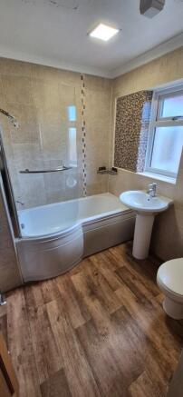 4 bed Semi-Detached for sale Image 12