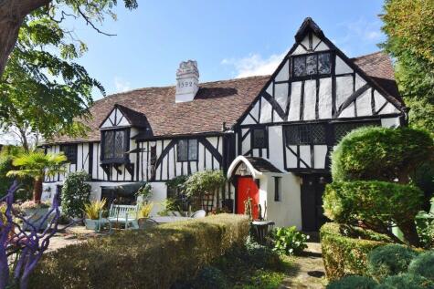 Moss Lane, Pinner Village