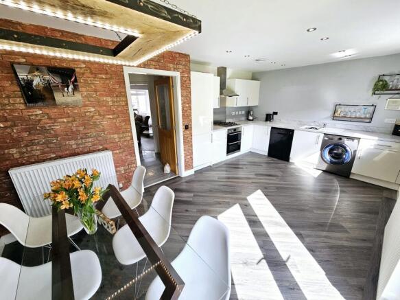 4 bed Detached for sale Image 6