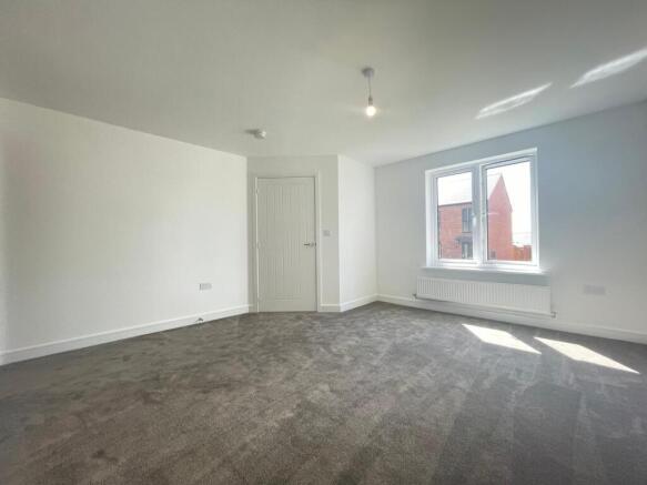 3 bed Semi-Detached to rent Image 2