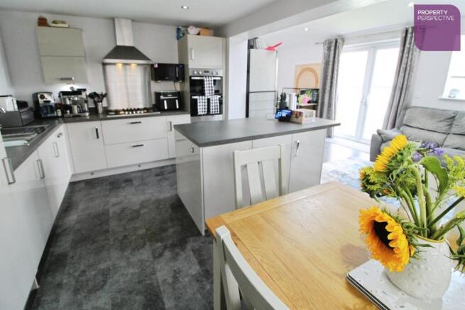 3 bed Semi-Detached for sale Image 4