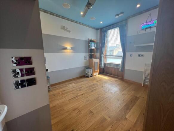 MAIN ROOM