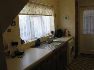 FITTED KITCHEN