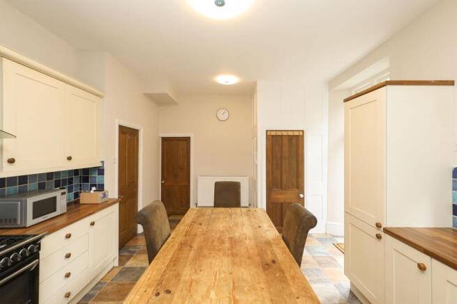 4 bed Detached for sale Image 11