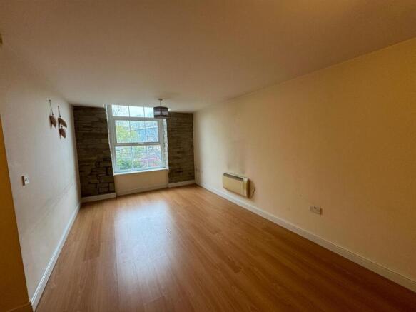 2 bed Apartment to rent Image 6