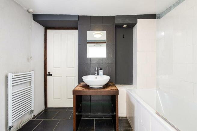Bathroom_2.jpg