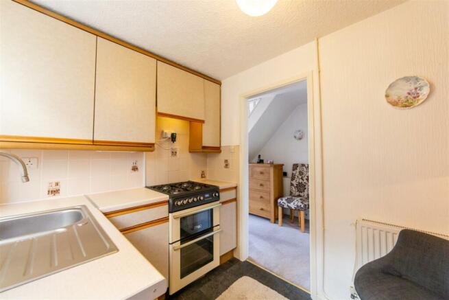 8 Trostrey Close-15.jpg