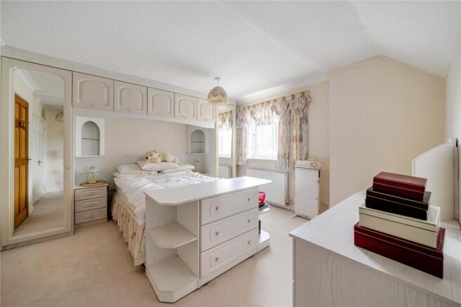 5 bed Detached for sale Image 6