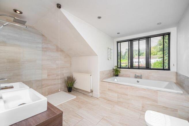 En-Suite Bathroom