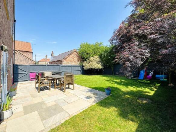 6 bed Detached for sale Image 4