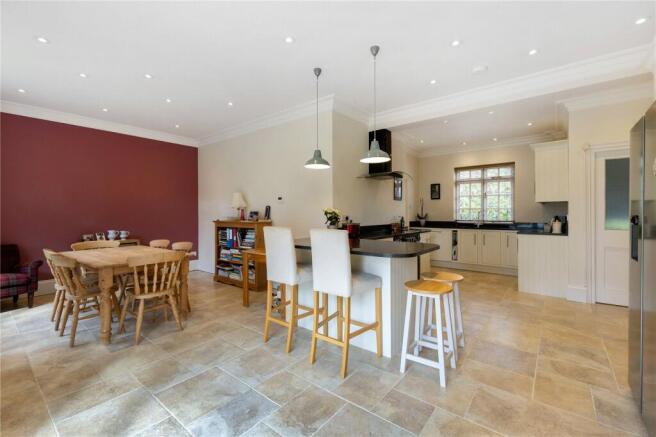 Kitchen/B'fast Room