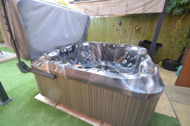 JACUZZI