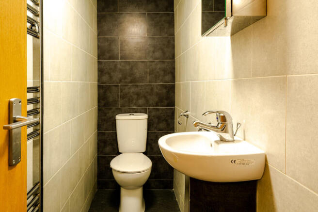 8 bed House to rent Image 9