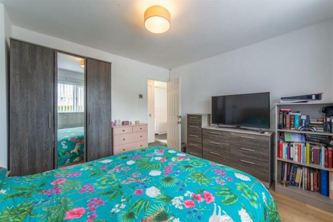 4 Tenby Close-3.jpg