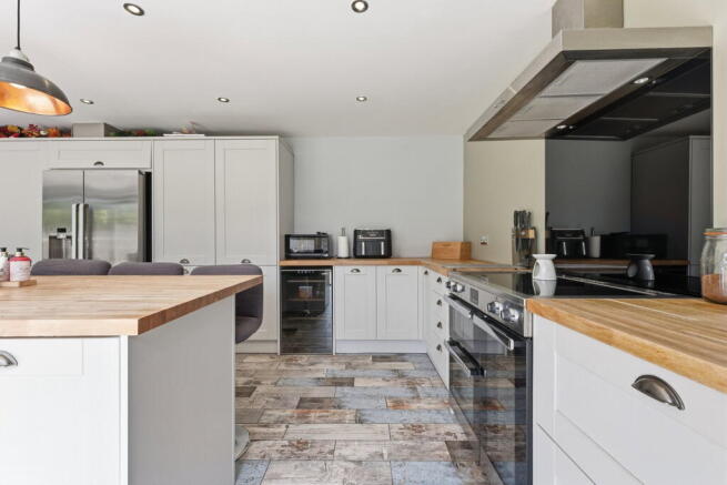 4 bed Detached for sale Image 4