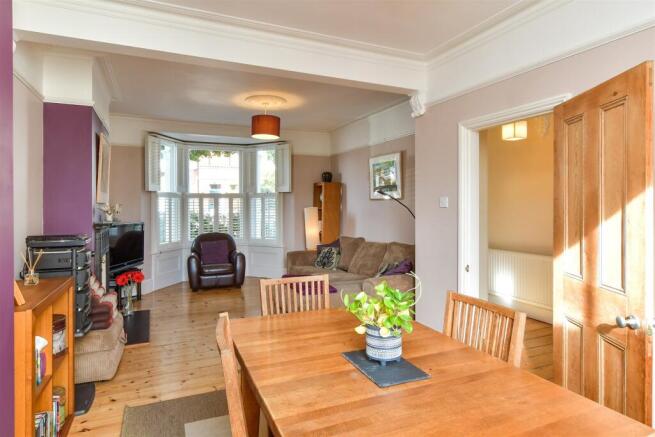 Lounge/ Dining Room