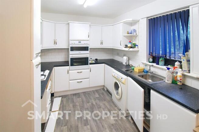 3 bed End of Terrace to rent Image 4
