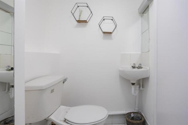 1 bed Ground Flat to rent Image 10