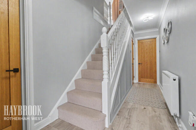 4 bed Detached for sale Image 5