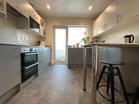 3 bed Flat for sale Image 4