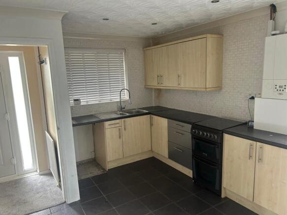 2 bed Semi-Detached to rent Image 4