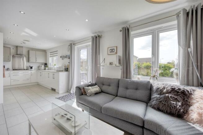 4_WOODLANDS_WAY_LENZIE_013.JPEG