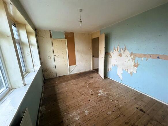 56 Martins Croft - Bedroom2.jpg