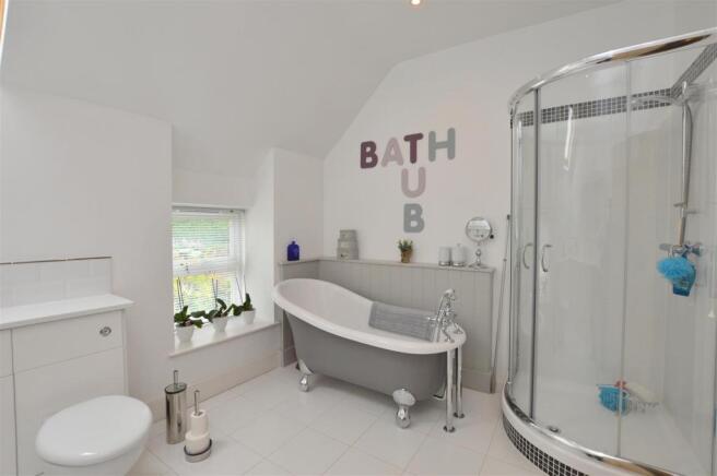 Spacious Bathroom
