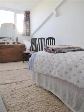 Bedroom (rear)