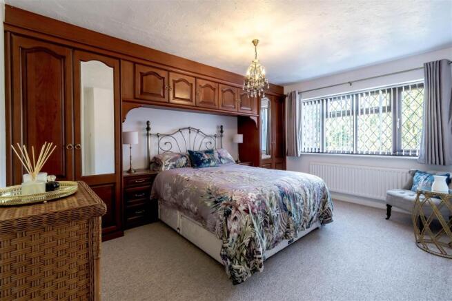 8434024-interior45.jpg