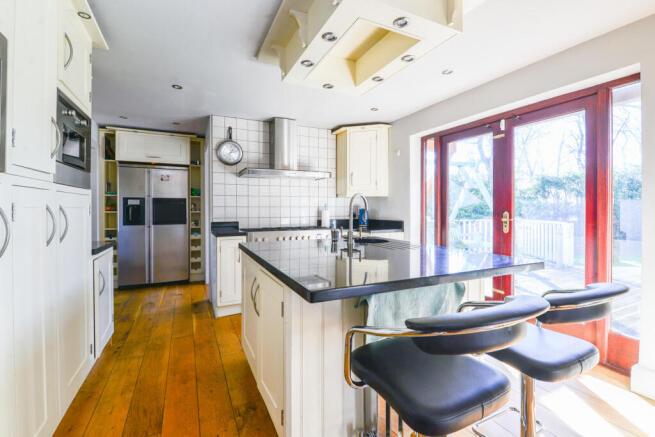 6 bed Detached for sale Image 7