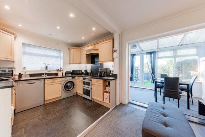 Kitchen/Dining Room (1)