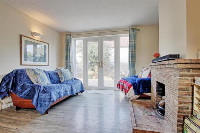 Living Room 3.jpg