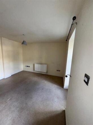 2 bed Apartment for sale Image 4