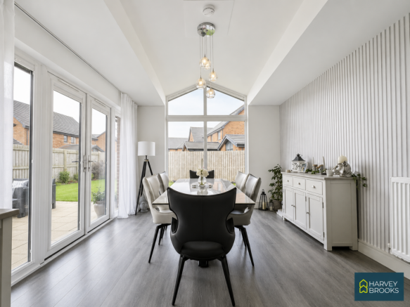5 bed Detached for sale Image 5