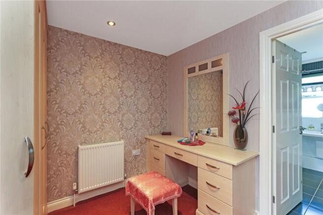 5 bed Detached for sale Image 11