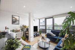 513, 9 Courtenay House, New Park Road, London SW2 4DP