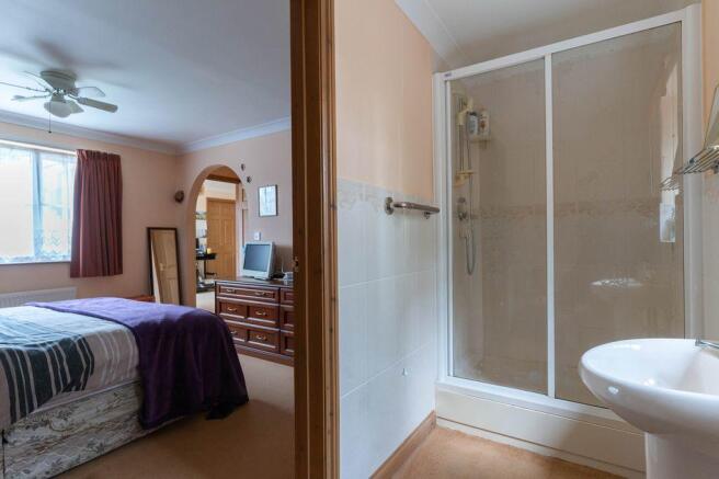 Ensuite to Bed 1